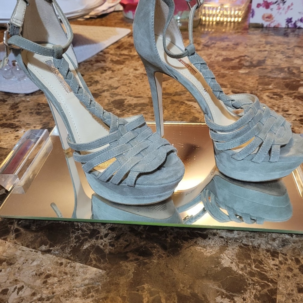 BCBG SUEDE PLATFORM SHOES